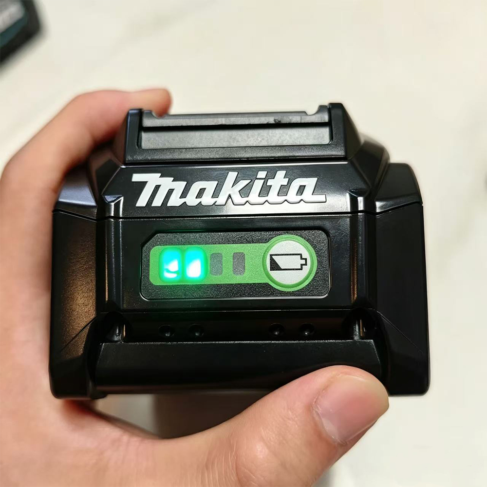 純正マキタBL4040 40V‑Max XGTバッテリー、4 - Makita Power Tools Xgt のレビューと価格